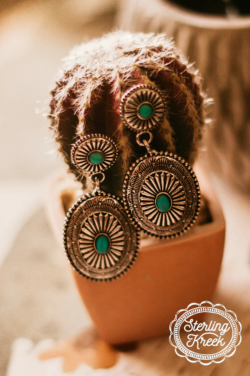 Dos Conchos Dangle Earrings